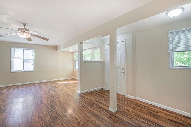 Building Photo - $1660 Contemporary remodeled 3-bedroom, 1-bath single-family ranch