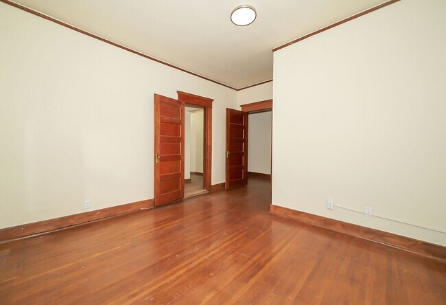 Building Photo - Historic Near Northside Updated Two Bedroo...