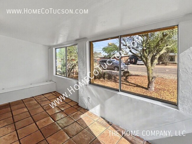 Building Photo - 4566 E Seneca St