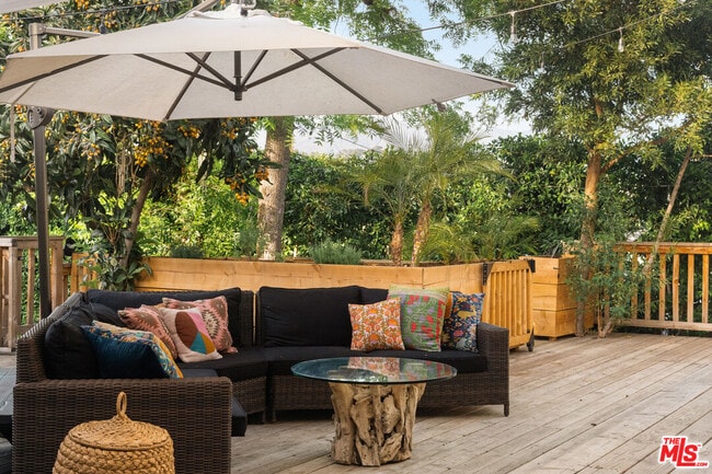 Building Photo - 6031 Mesa Ave