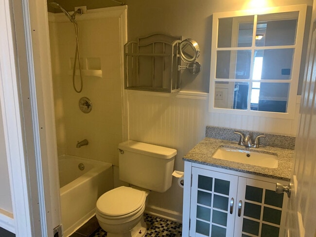 Building Photo - 4243 Briarwood Dr