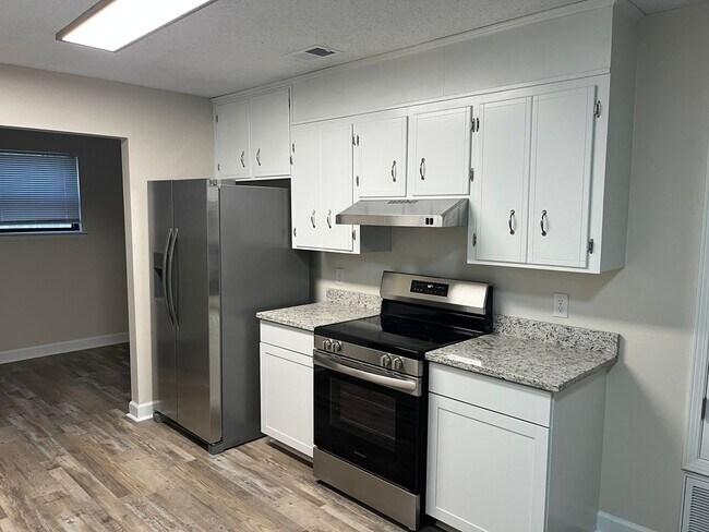 Building Photo - Lots of updates!