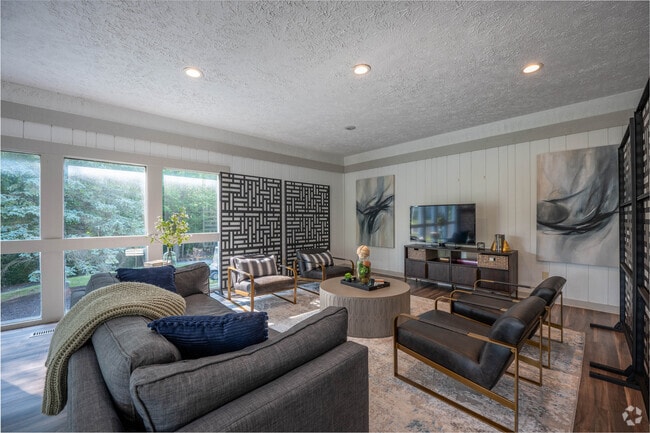 Interior Photo - Eagle Creek