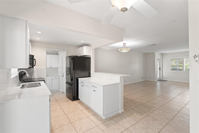 Building Photo - 2616 Middle River Dr