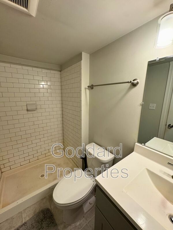 Building Photo - 842 N Patterson Park Ave