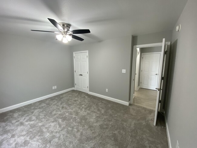 Building Photo - 233 Olympia Dr