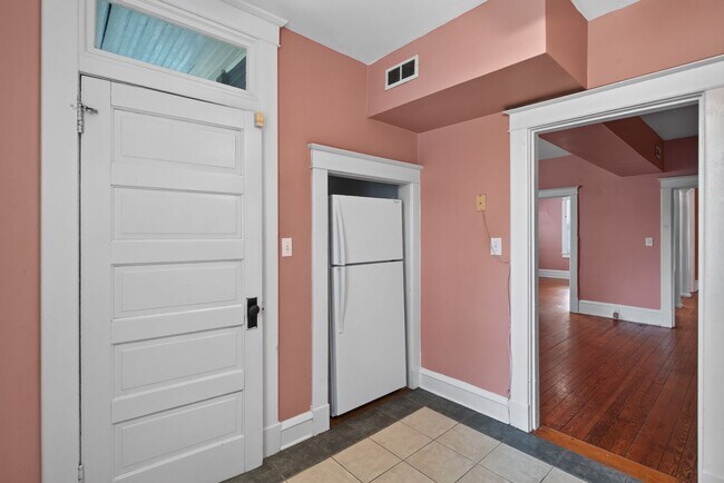 Building Photo - 325 50th St