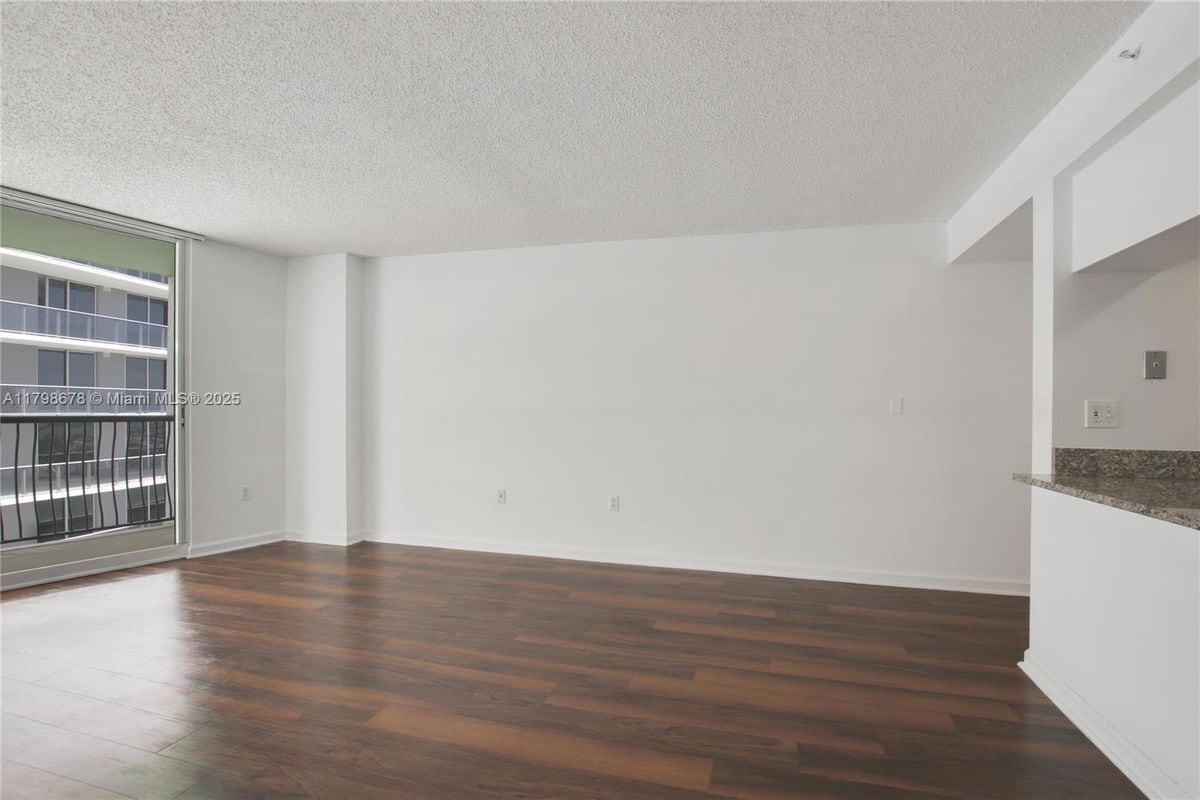 Building Photo - 1756 N Bayshore Dr