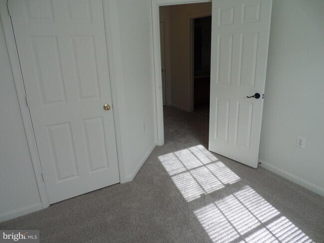 Building Photo - 836 Linfield Terrace NE