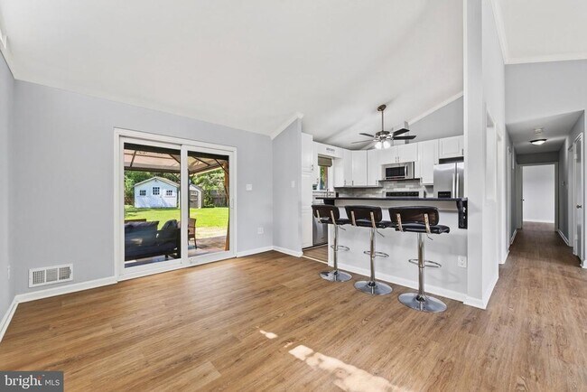Building Photo - 8110 Springfield Village Dr
