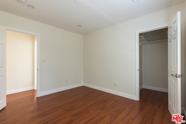 Building Photo - 1206 Beachwood Dr