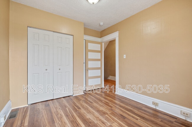 Building Photo - 523 Marwood Ave