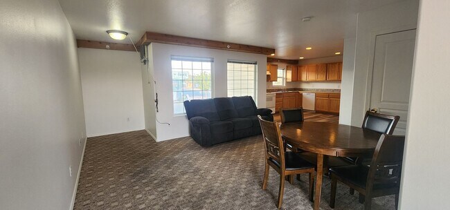 Building Photo - MF081- 213 SW 4th- Hegele