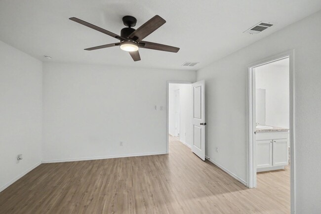 Building Photo - 3 Bed in The Silos | No Carpet + Appliances Included + Community Amenities!