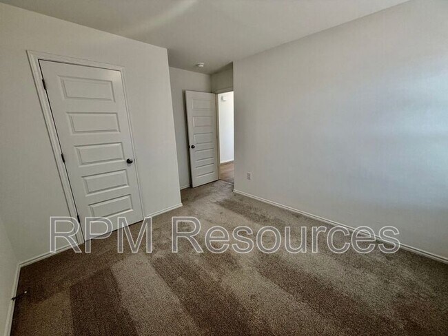 Building Photo - 10401 Little Blue Ln