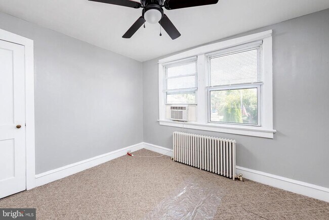 Building Photo - 674 JOHNSON