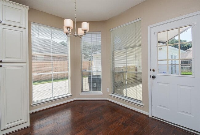 Building Photo - 623 Airybrook Ln