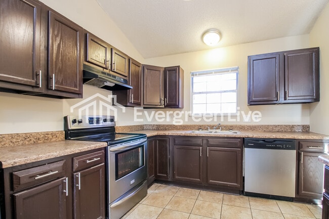 Building Photo - 425 Forest Grove Cir