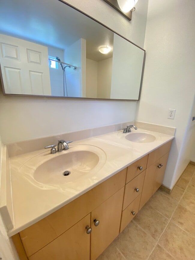 Building Photo - Launani Valley Duplex Unit