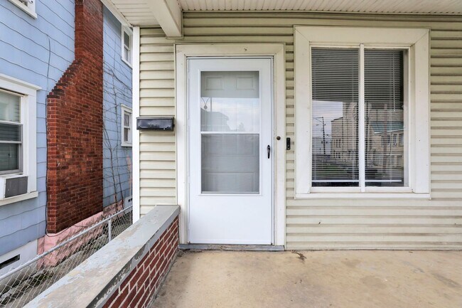 Building Photo - 27-29 S Terrace Ave