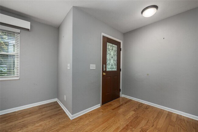 Building Photo - 7604 SW 56th Ave