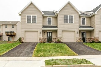 Building Photo - 44 Brook Side Dr