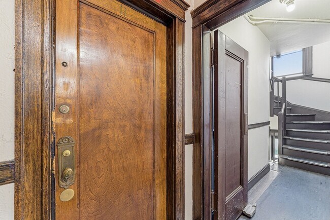 Building Photo - 39 Glenville Ave