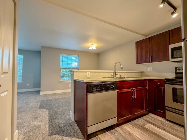 Building Photo - Gorgeous 2bd/2bth Lower Queen Anne Condo, $2,850/mo.