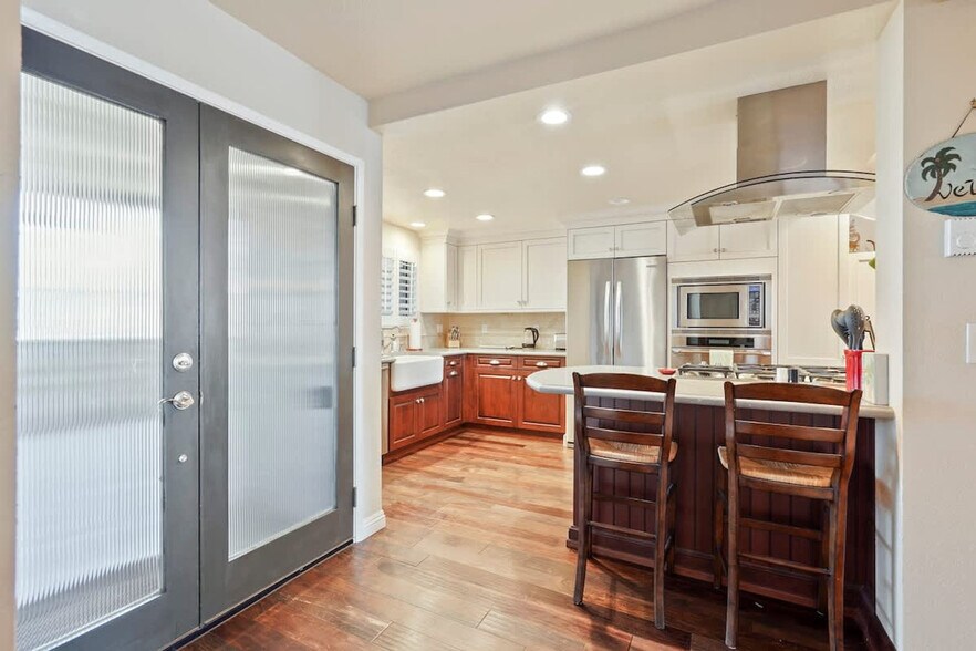 Building Photo - 239 S Helix Ave