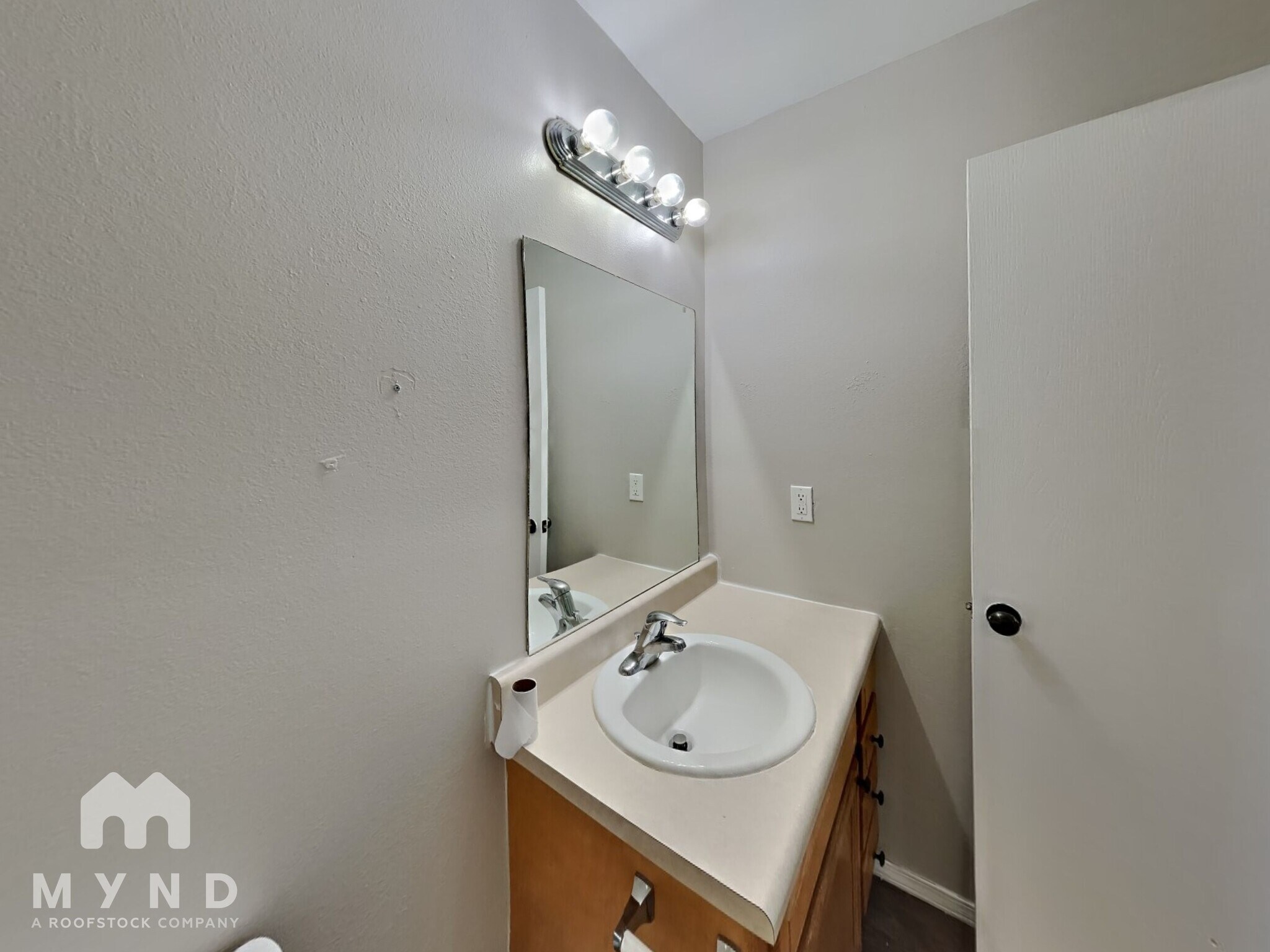 Building Photo - 2550 W Delmar