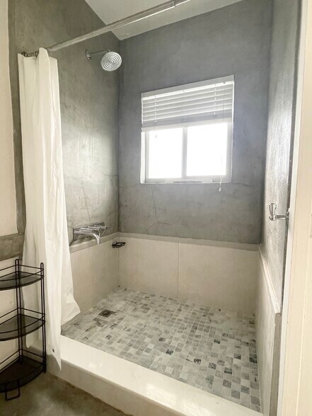 Building Photo - 1840 James Ave