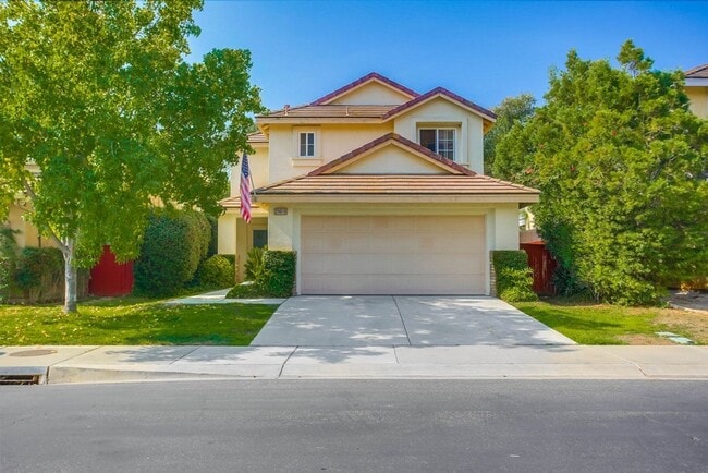 Primary Photo - Available Now!! Spacious 4 Bedroom Plus a ...