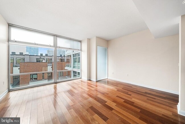 Building Photo - 22 S Front St