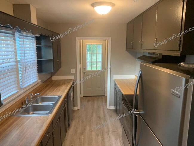 Building Photo - 215 Marion Dr