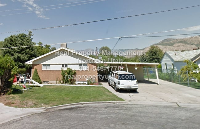 Building Photo - 3 Bedroom 2 Bath Ogden Duplex