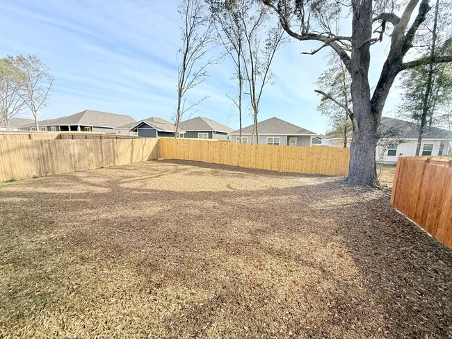 Building Photo - Spacious 4-Bedroom Home - Community Pool