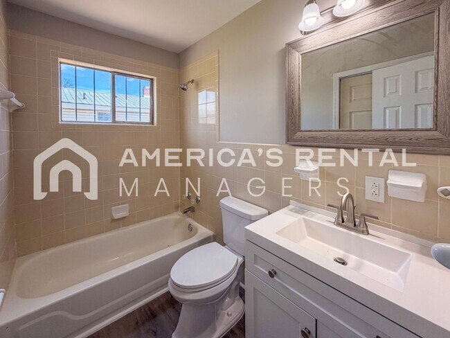 Building Photo - Updated Home for Rent in Birmingham, AL - Just minutes from Oxmoor Road!