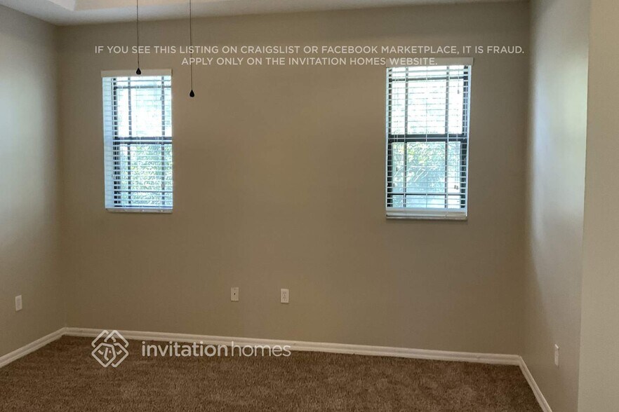 Building Photo - 636 NE 35th Ave