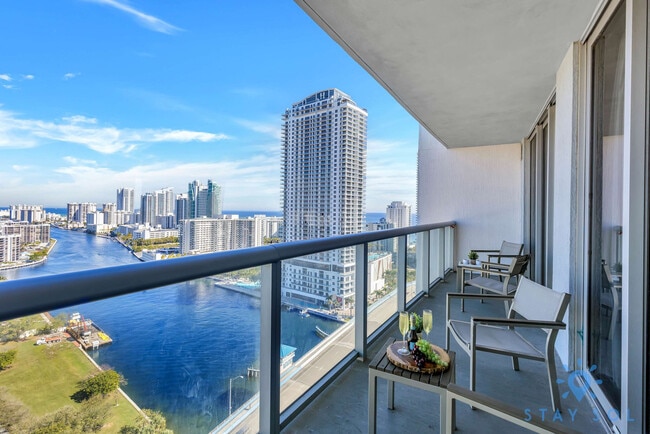 Building Photo - 2602 E Hallandale Beach Blvd