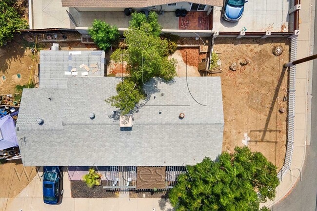 Building Photo - 402 Davis St