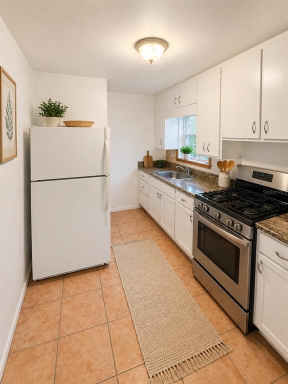 Building Photo - 935 17th Ave S