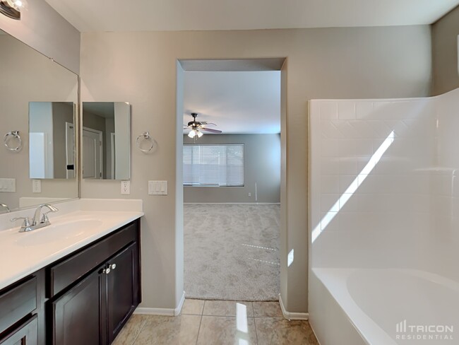 Building Photo - 1502 E Mayfield Dr