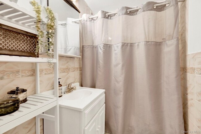 Building Photo - 1200 E 53rd St