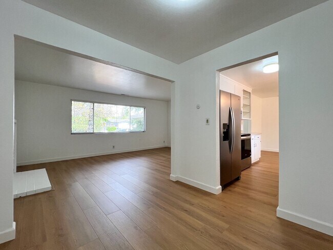 Building Photo - Updated Three Bedroom Napa Home