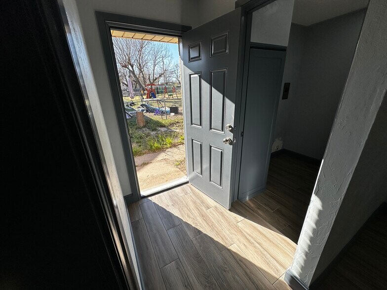 Building Photo - 2701 SW 65th St