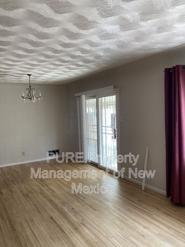 Building Photo - 712 Cagua Dr NE