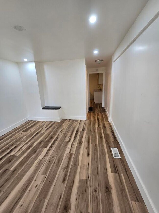 Building Photo - (($200 Off the 1st Month Rent)) Spacious One Bedroom Duplex located near South Sherman and Englis...