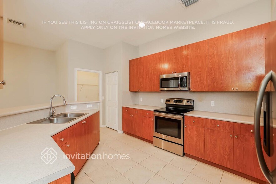 Building Photo - 8739 S San Andros