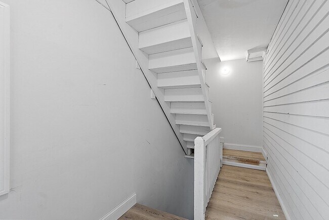 Building Photo - 53 Fenwood Rd