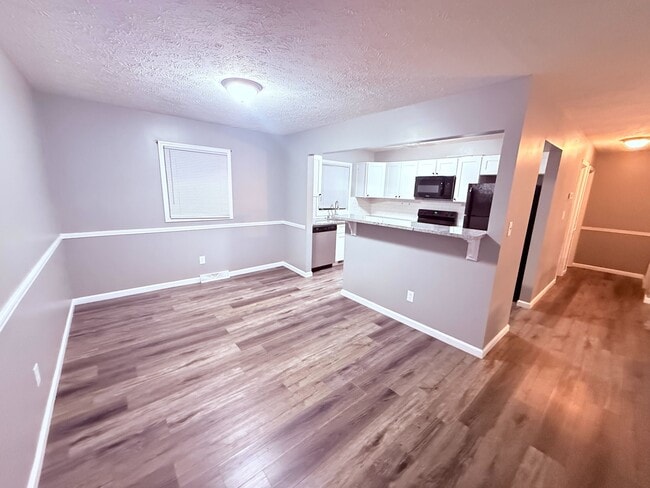 Building Photo - 6109 Richmond Ave